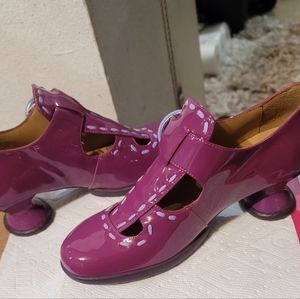 John Fluevog mary janes, patent leather brand new never worn, size 71/2,